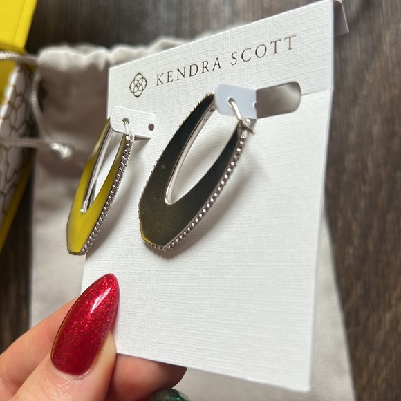 ✨HP✨ Kendra Scott Silver Earrings - Picture 3 of 3